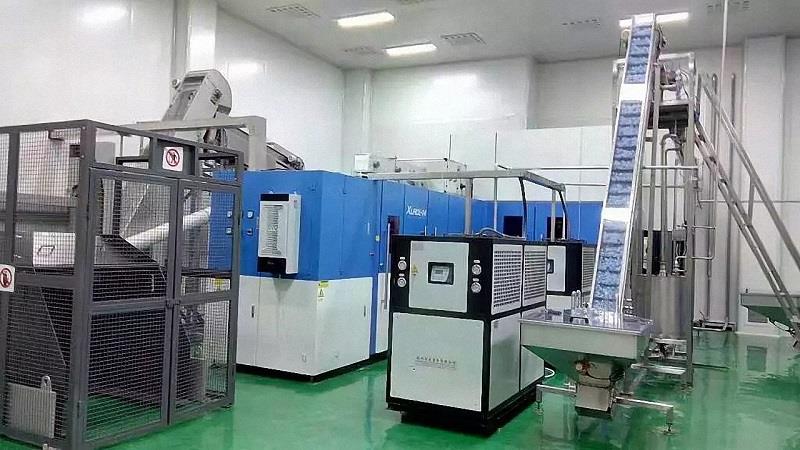 the bottle blowing machine